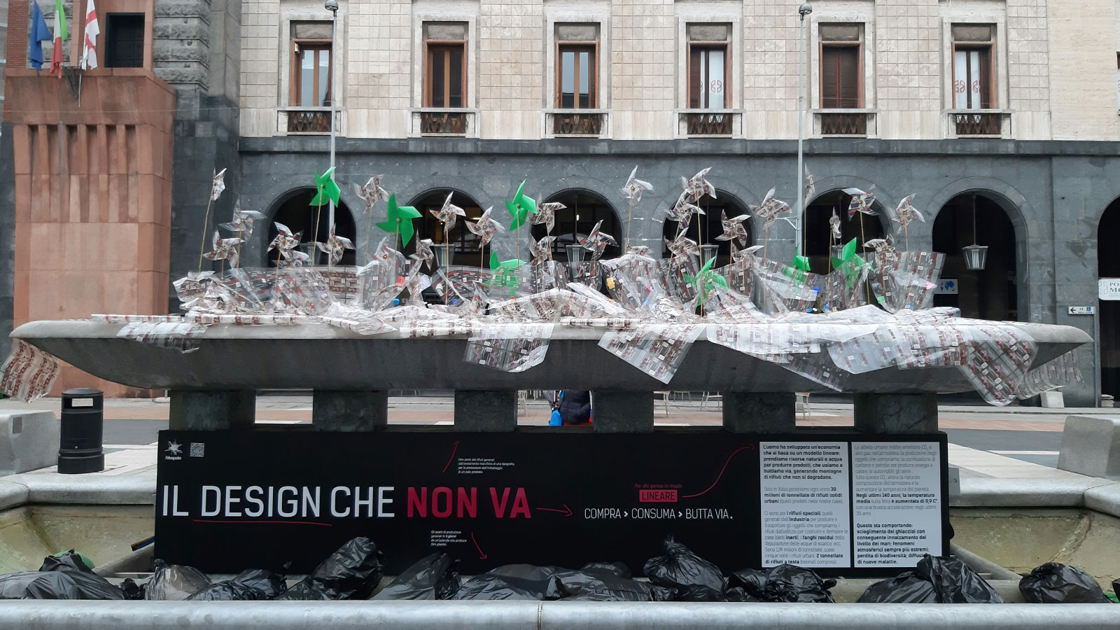 Installazione pubblica sull'economia circolare per la Varese Design Week